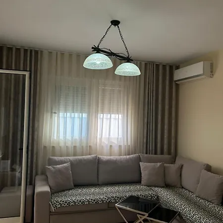 Seafront Taulantiasquareapt *